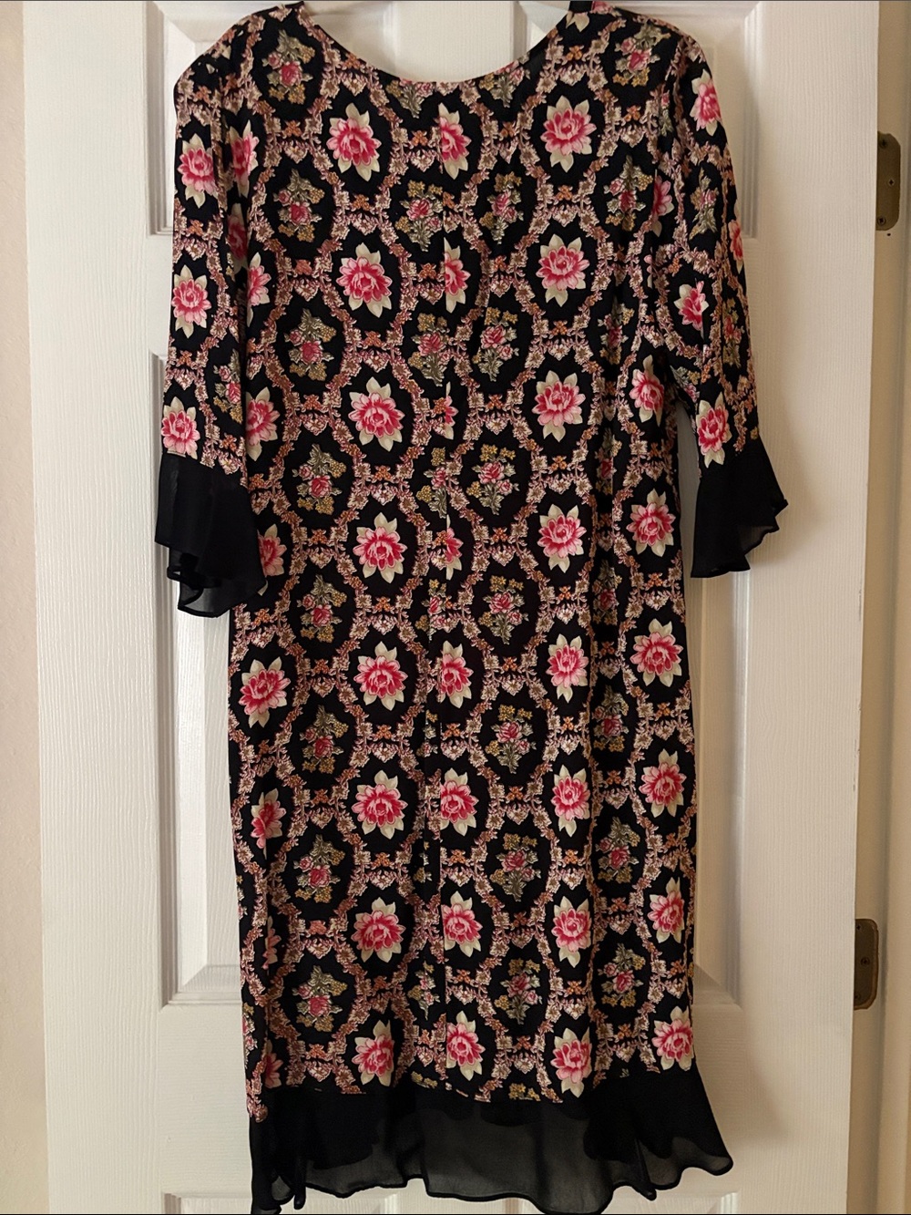 Black Midi Dress with Pink Floral Pattern and V-Neckline - Picture 11 of 15